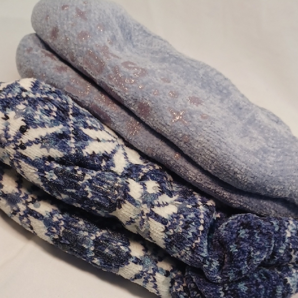 Muk Luks Blue and White Casual Socks for Cozy Comfort - Picture 4 of 5